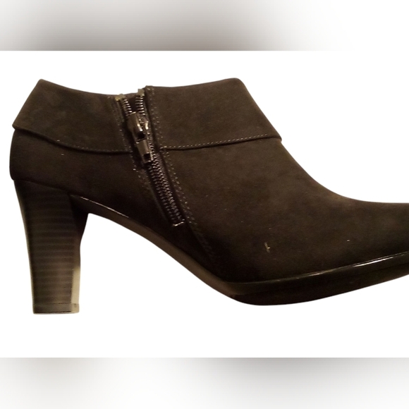 Aubrey Lynn Red Or Black Suede Booties, New In Box, 3" Block Heel, Zipper/Buckle - Picture 8 of 13
